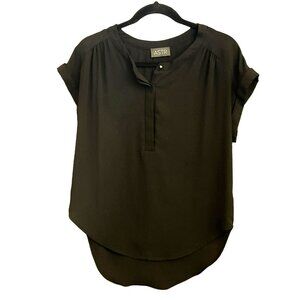 ASTR Women's Black Classic Hi Low Short Sleeve Blouse Roll Up Sleeve Basic Work